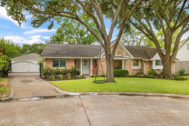 Property Photo:  4907 Golf Drive  TX 77018 