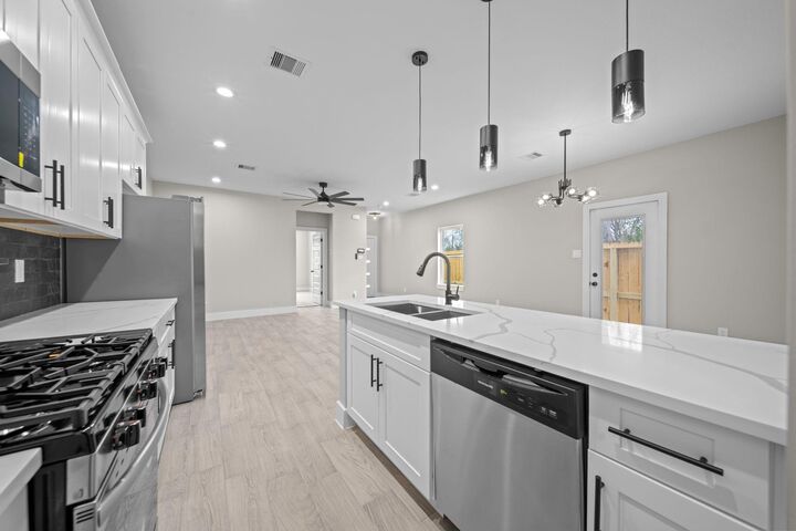 Property Photo:  929 Green Meadow Lane B  TX 77091 
