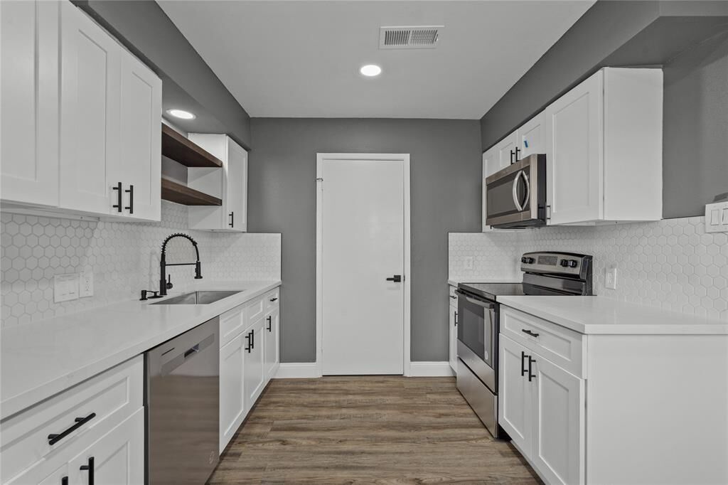 Property Photo:  2015 Rosalee Street 3  TX 77568 