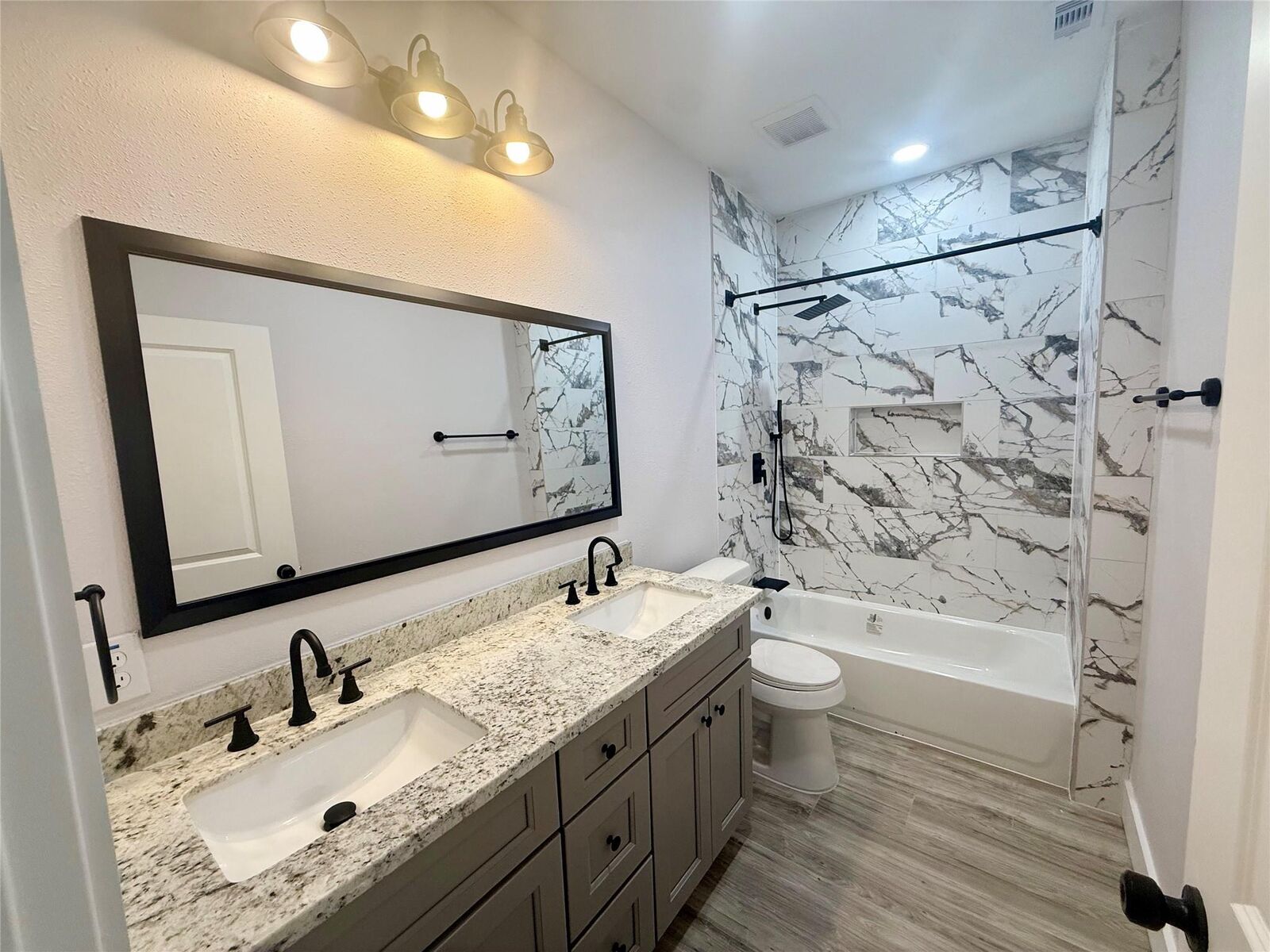 Property Photo: 9508 Quaker Court B TX 77583