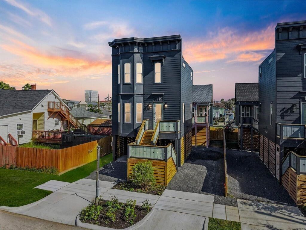 Property Photo:  1112 30th Street  TX 77550 