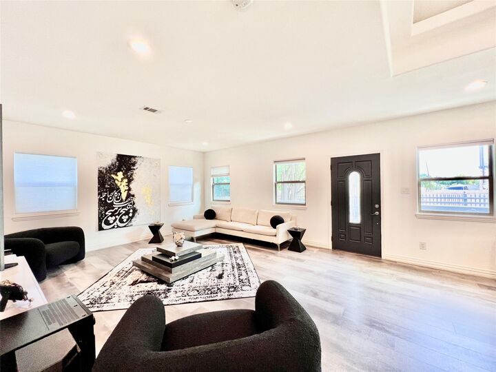 Property Photo:  407 Vincent Street  TX 77009 