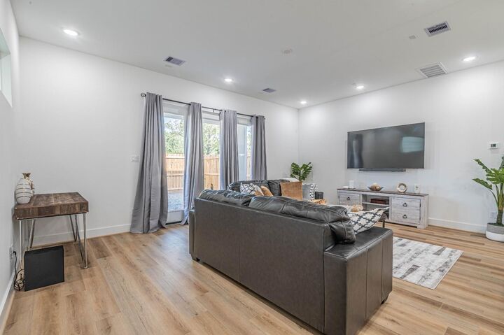 Property Photo:  3507 Ennis Street  TX 77004 
