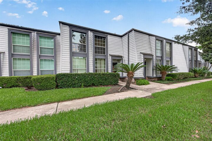 Property Photo:  10199 Beekman Place Drive  TX 77043 