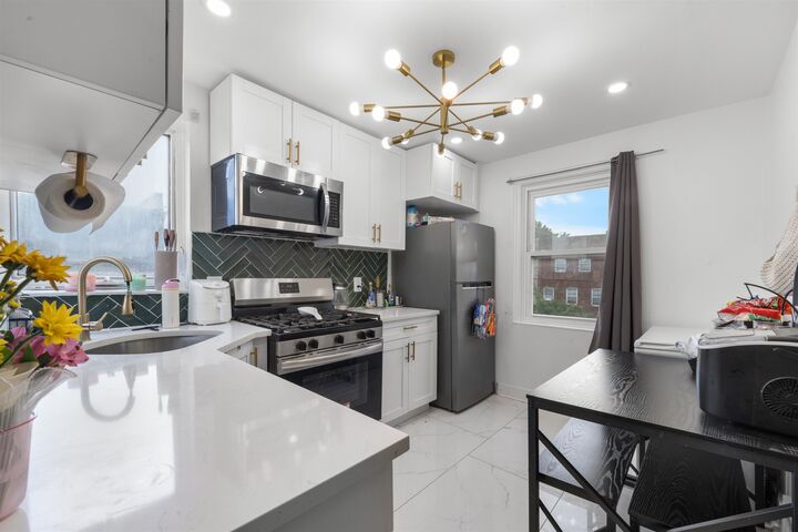 Property Photo:  2 Egan Ct 2  NJ 07002 