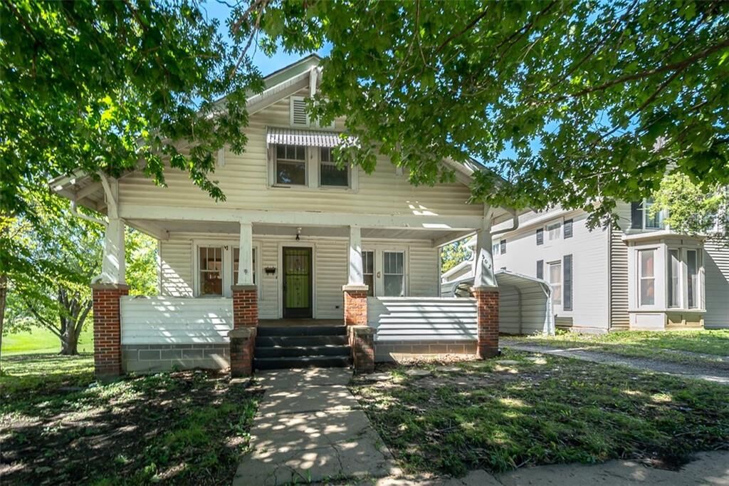 Property Photo:  502 Sycamore Street  KS 66088 