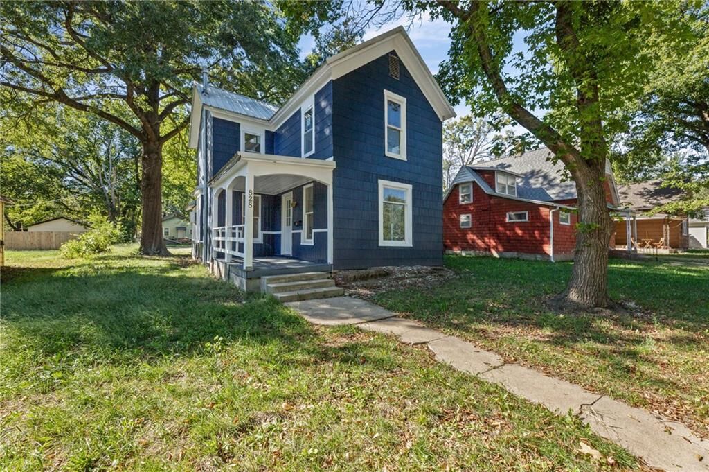 Property Photo:  828 N Jefferson Avenue  KS 66749 