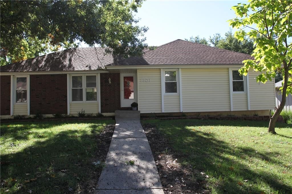 Property Photo: 1101 SW 21st Street MO 64015