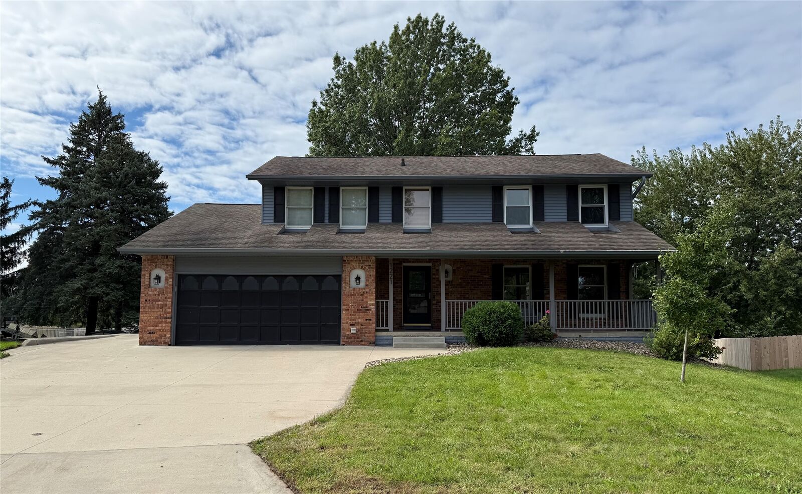Property Photo: 1221 NW 3rd Street IA 50023