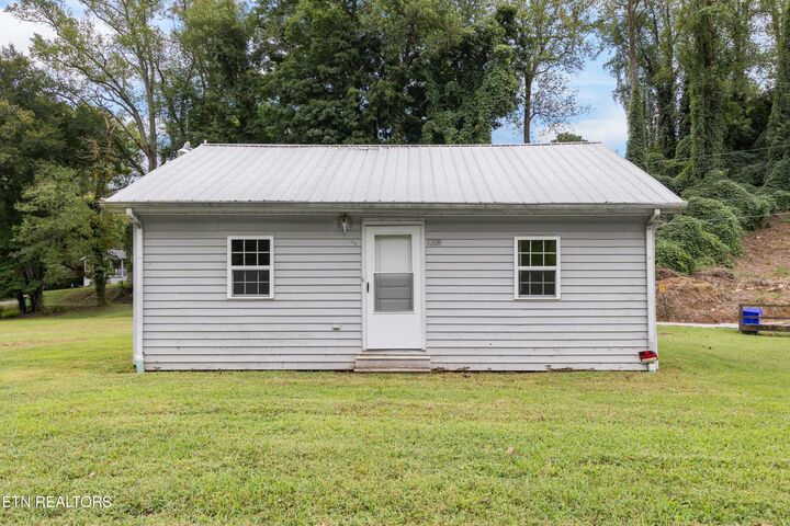 Property Photo:  1208 Old Roane St  TN 37748 