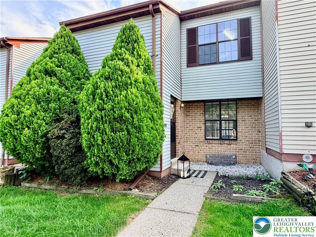 Property Photo: 3418 Colonial Court PA 18104
