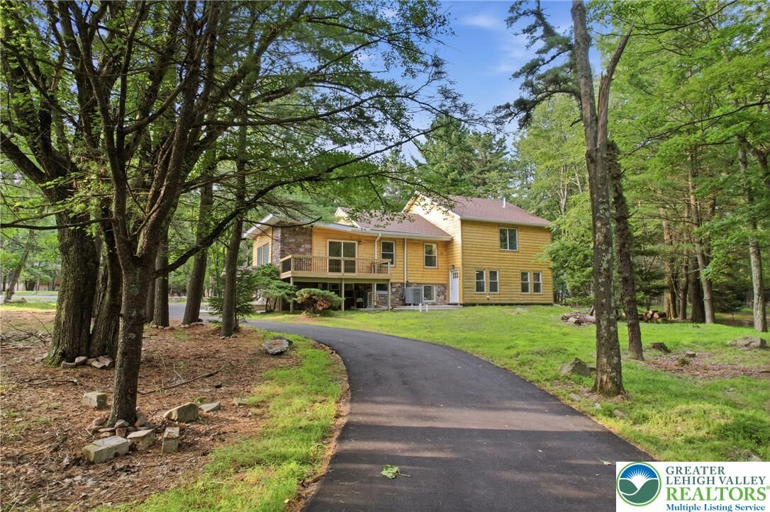 Property Photo: 158 Pineknoll Drive PA 18624