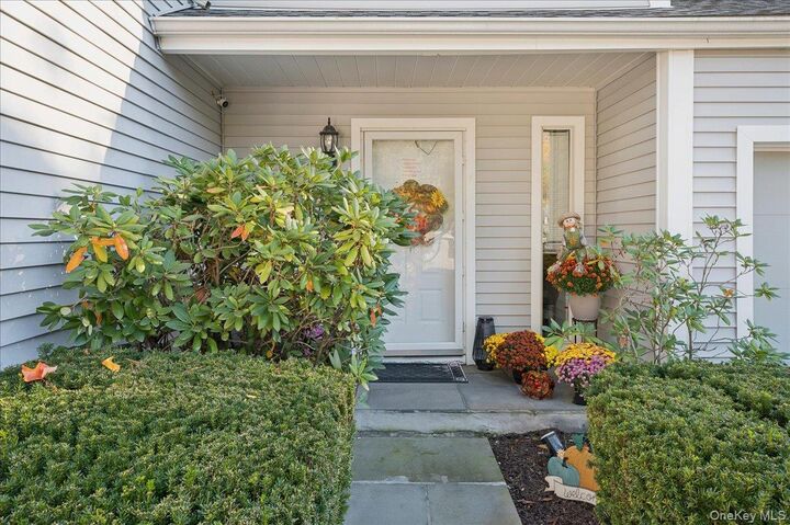 Property Photo:  82 Cornwall Circle  NY 10598 