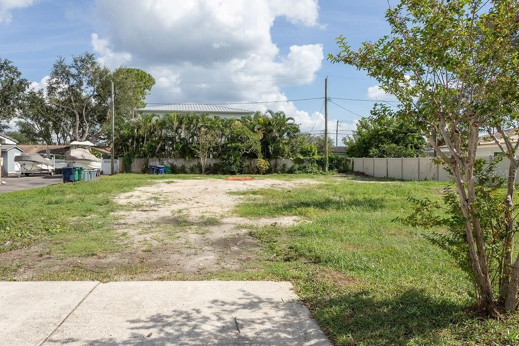 Property Photo:  621 Hudson Avenue  FL 33606 