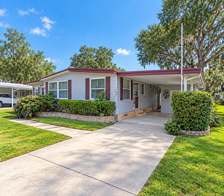 Property Photo: 512 Palo Verde Drive FL 34748