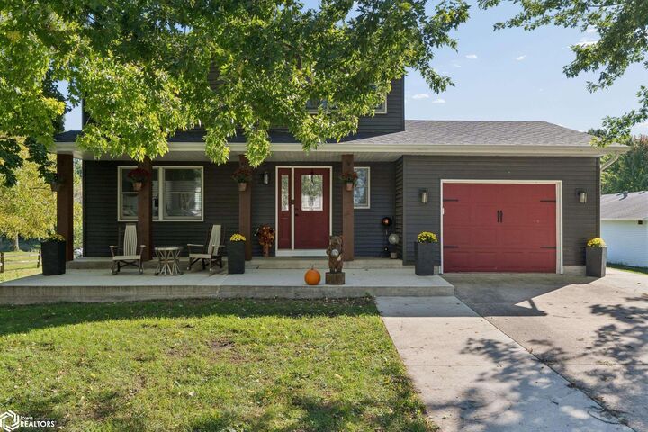 Property Photo:  1403 Broad Street  IA 50464 