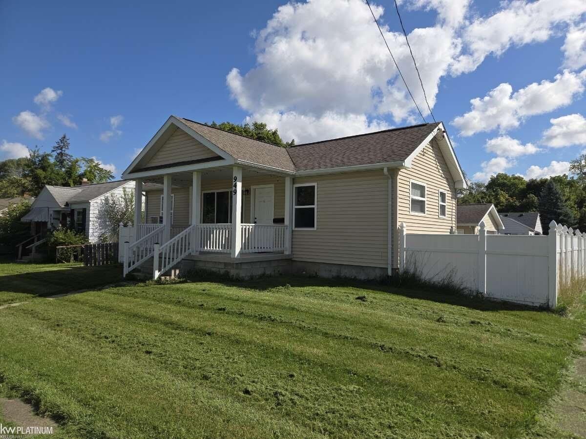 Property Photo: 949 Hubbard Avenue MI 48503-4937