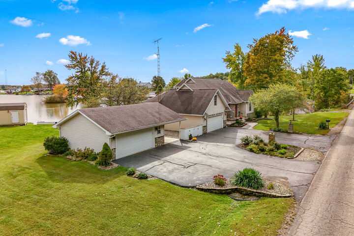Property Photo: 14705 Woodbridge Road MI 49232