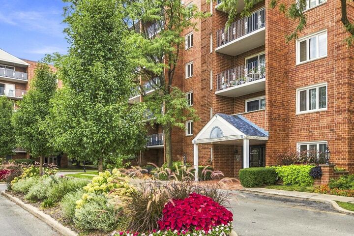 Property Photo:  6530 W Irving Park Road 501  IL 60634 