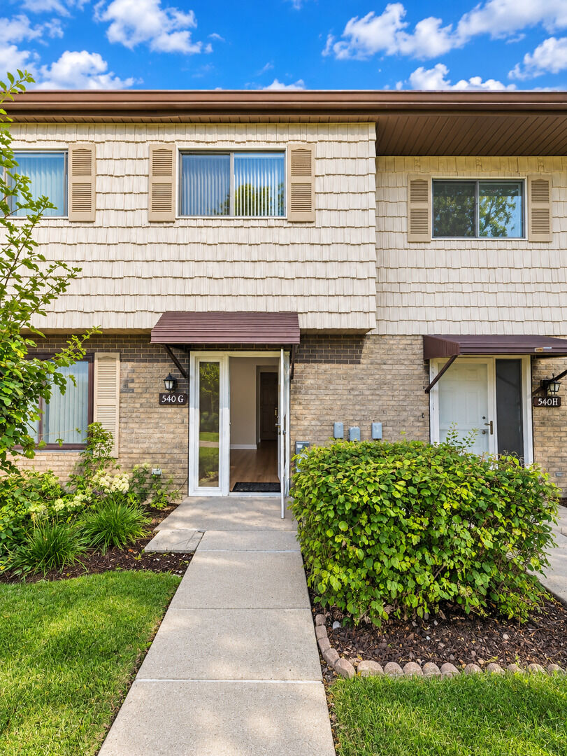 Property Photo:  540 W Lodge Trail G  IL 60090 