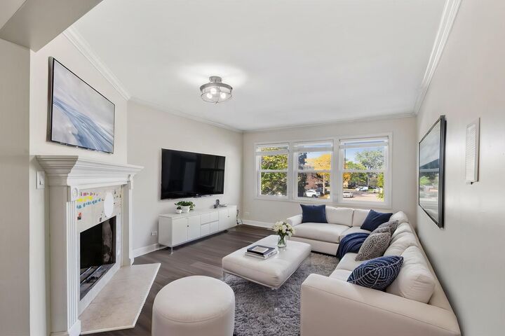 Property Photo:  1931 Farnham Court  IL 60194 