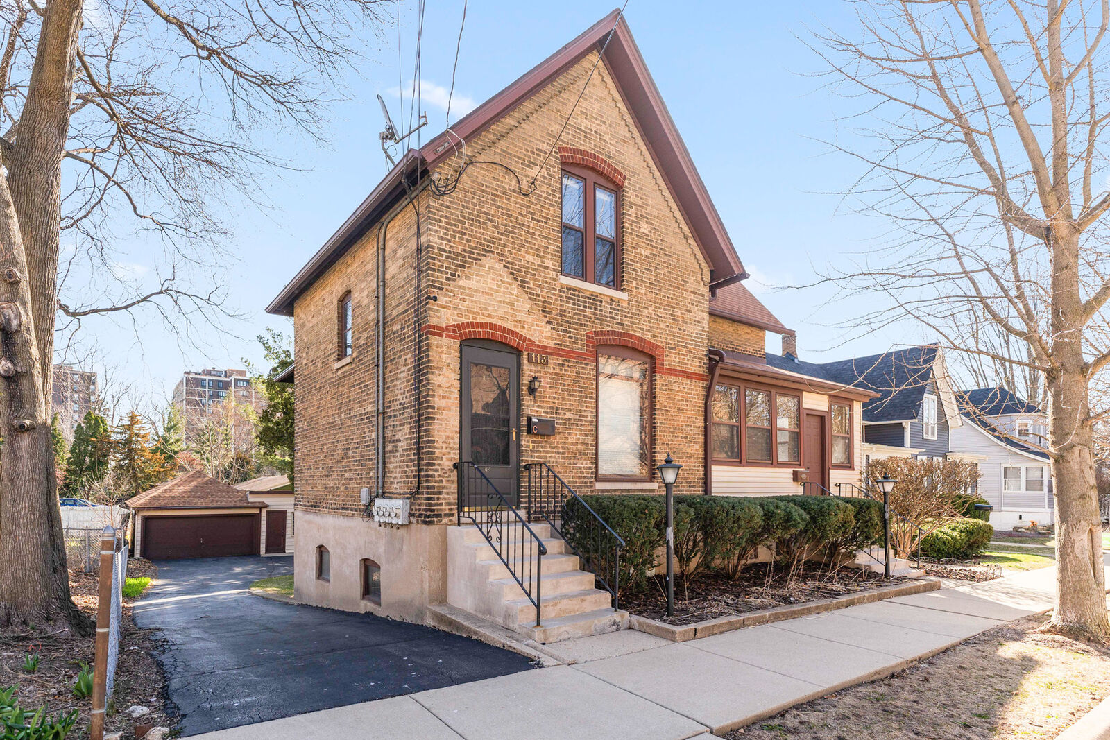 Property Photo:  113 Elm Street C  IL 60123 