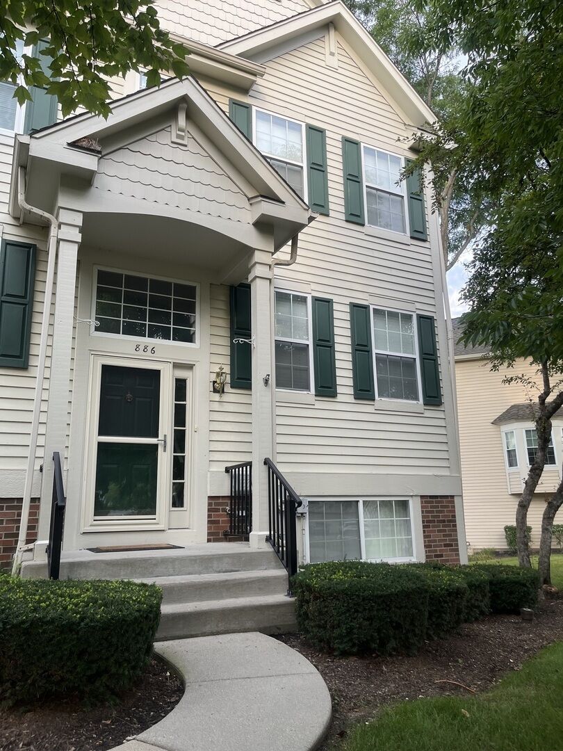 Property Photo:  886 Essex Circle  IL 60030 
