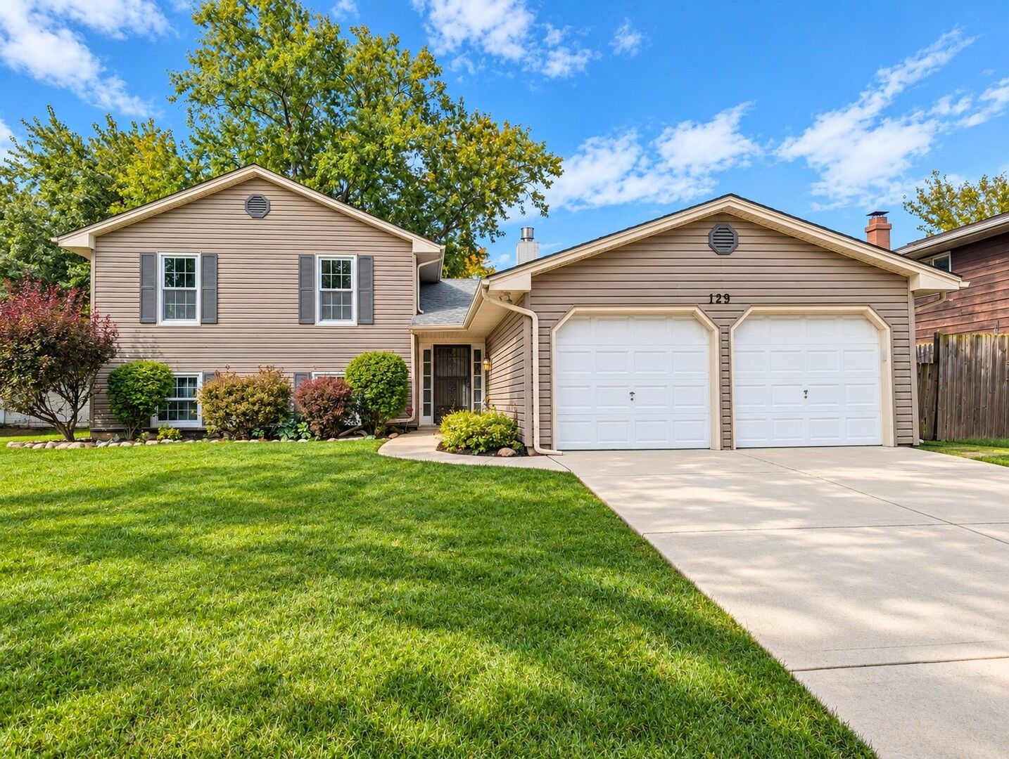 Property Photo:  129 Newport Drive  IL 60440 