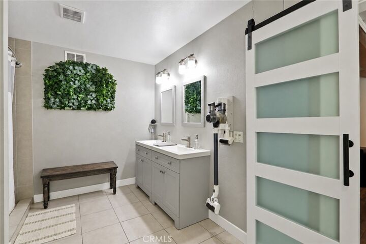 Property Photo:  1220 E Caldwell St  CA 90221 