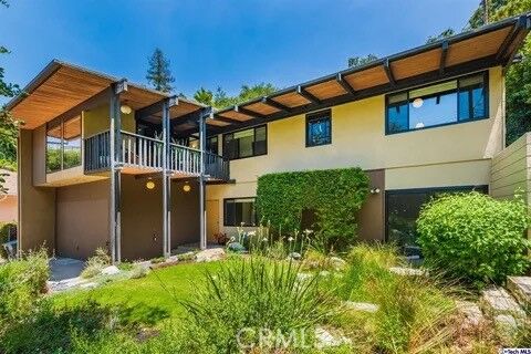 Property Photo: 3242 E Chevy Chase CA 91206