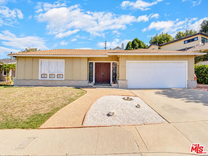 Property Photo:  5720 El Rincon Way  CA 90230 