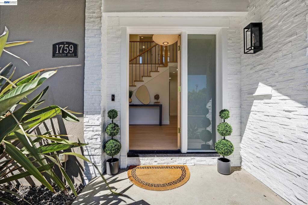 Property Photo:  1759 Crescent Dr  CA 94598 
