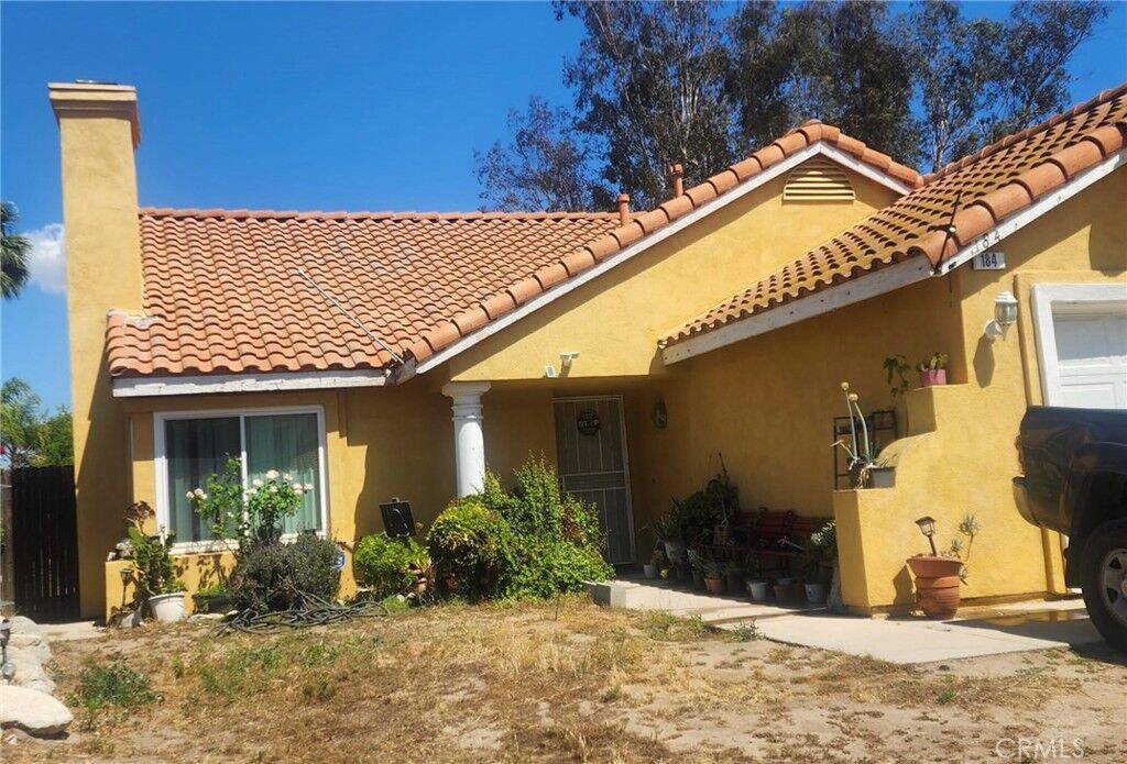 Property Photo:  184 N Massachusetts  CA 92530 