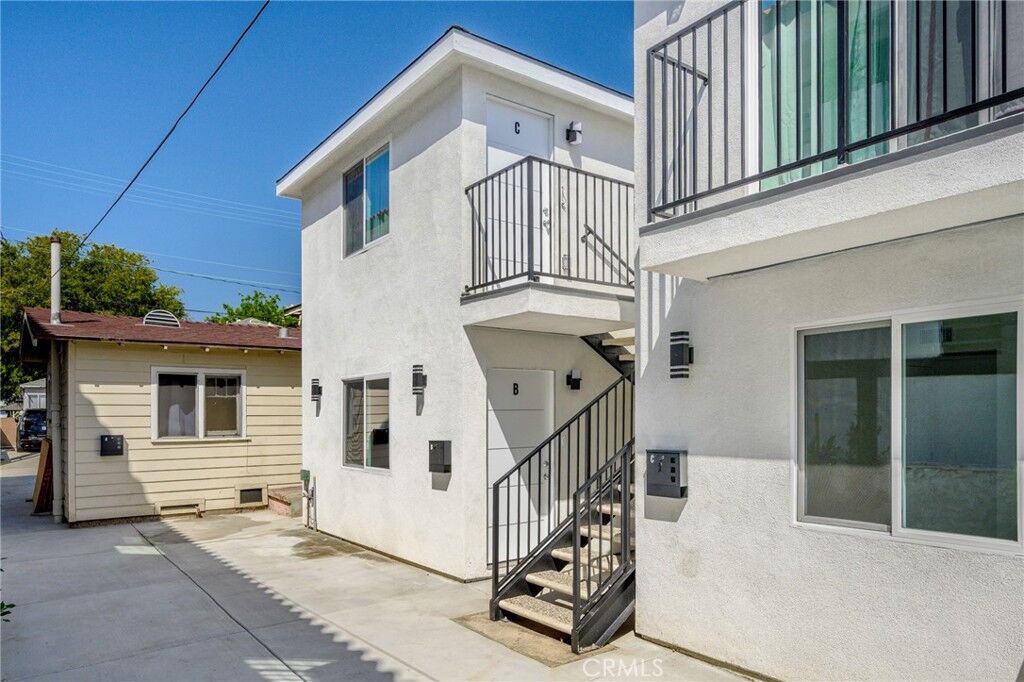 Property Photo: 1025 Linden Avenue B CA 91201