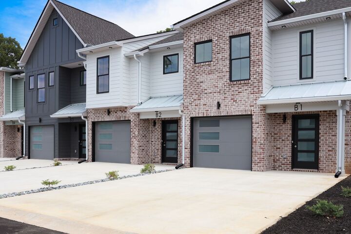 Property Photo: 725 Hornbuckle Rd TN 37043