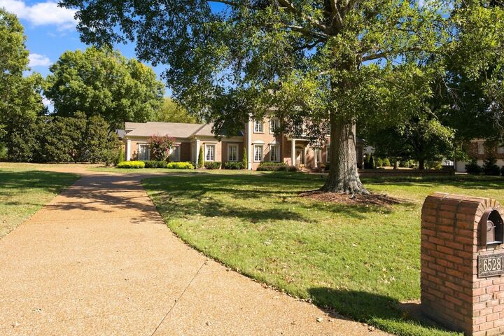 Property Photo: 6528 Radcliff Dr TN 37221