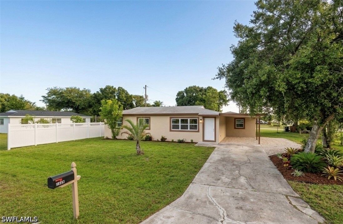 Property Photo:  1609 Heiman Avenue  FL 33905 