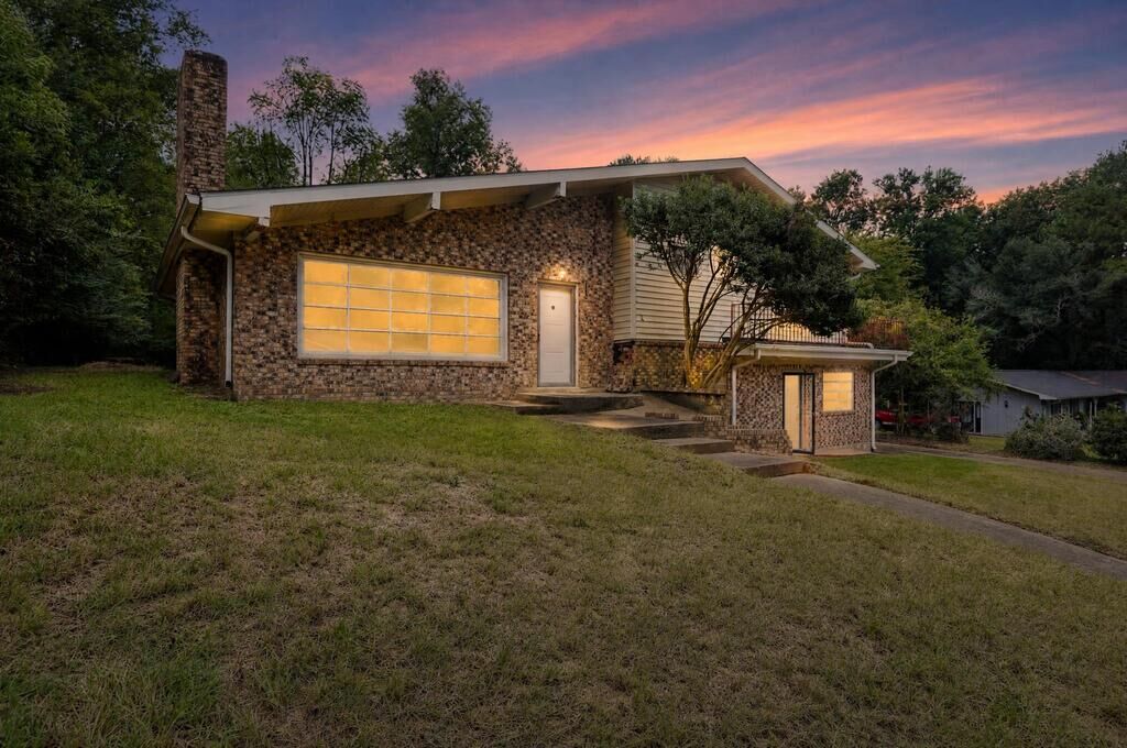 Property Photo:  335 Lakewood Drive  TX 75695 