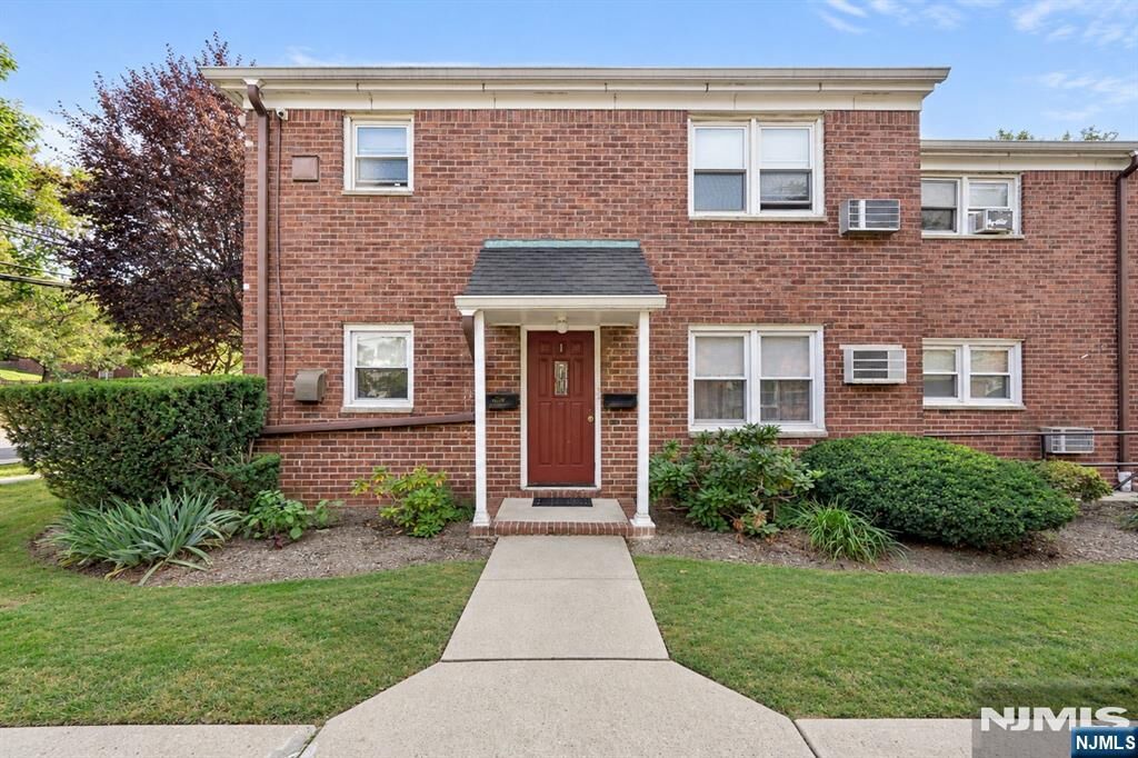 Property Photo:  729 Broad Avenue 1  NJ 07657 