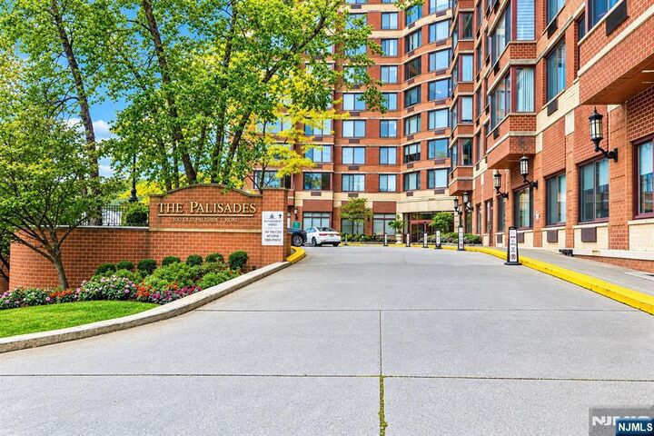 Property Photo:  100 Old Palisade Road 1801  NJ 07024 