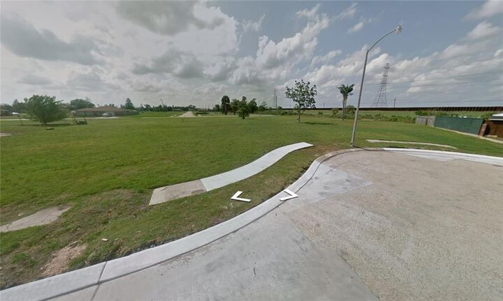 Property Photo: 4020 Hamlet Street LA 70043