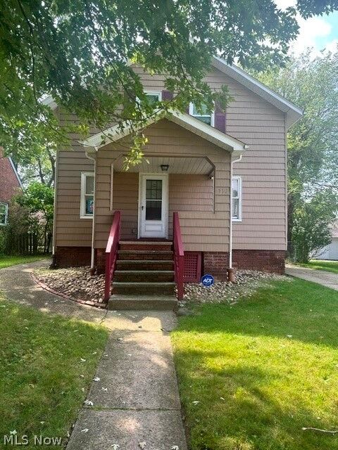 Property Photo: 930 E 239th Street OH 44123