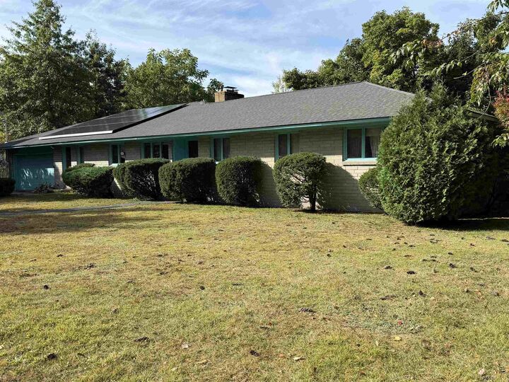 Property Photo: 988 Mammoth Road NH 03104