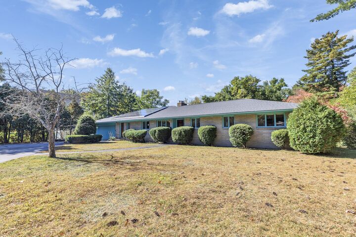Property Photo:  988 Mammoth Road  NH 03104 