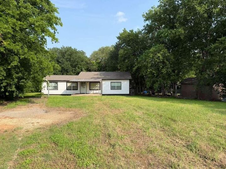 Property Photo: 325 County Road 1768 TX 76634