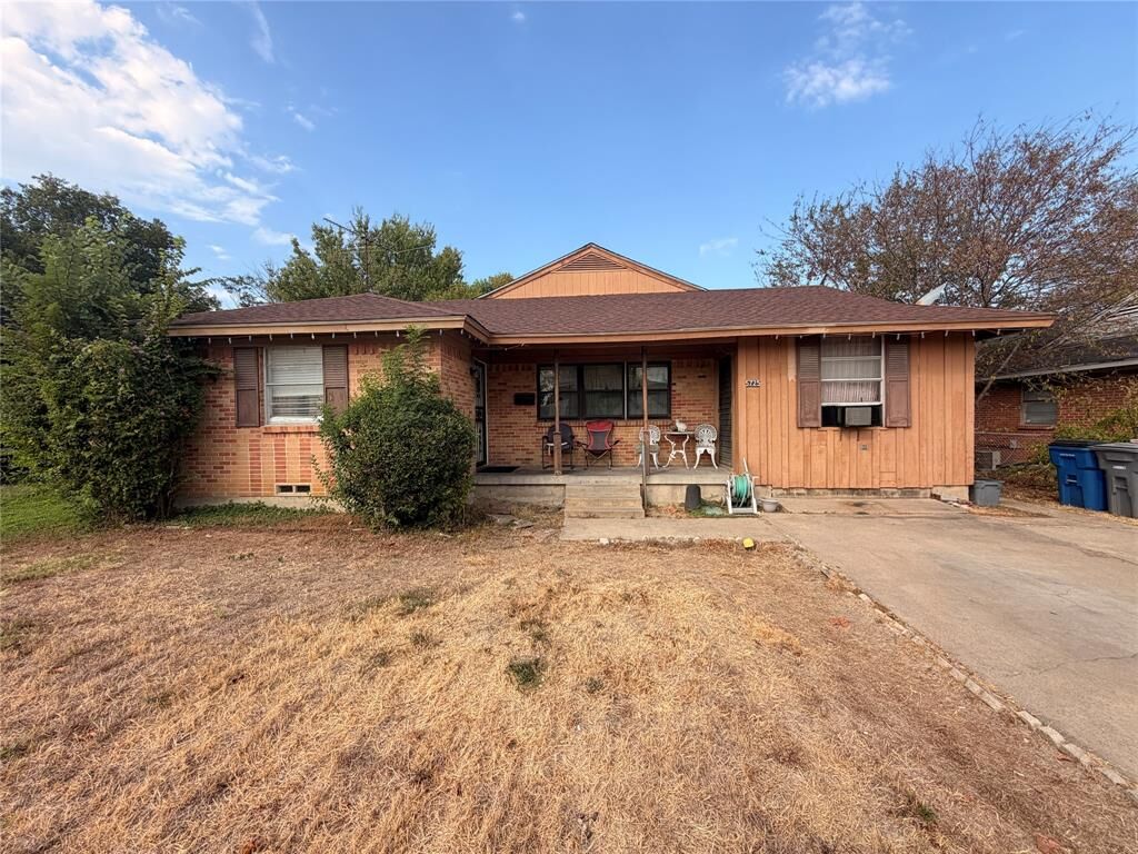 Property Photo: 5725 Lazy River Drive TX 75241