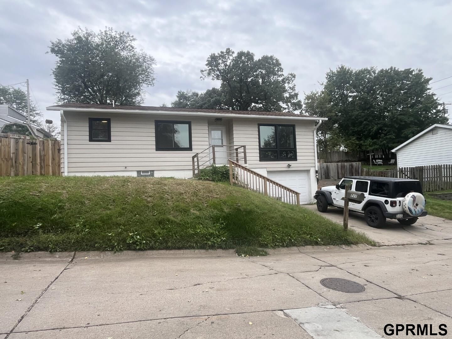Property Photo:  711 5th Avenue  NE 68048-9999 