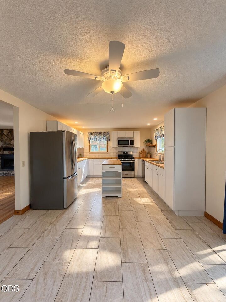 Property Photo:  4832 Driftwood Drive  OR 97603 