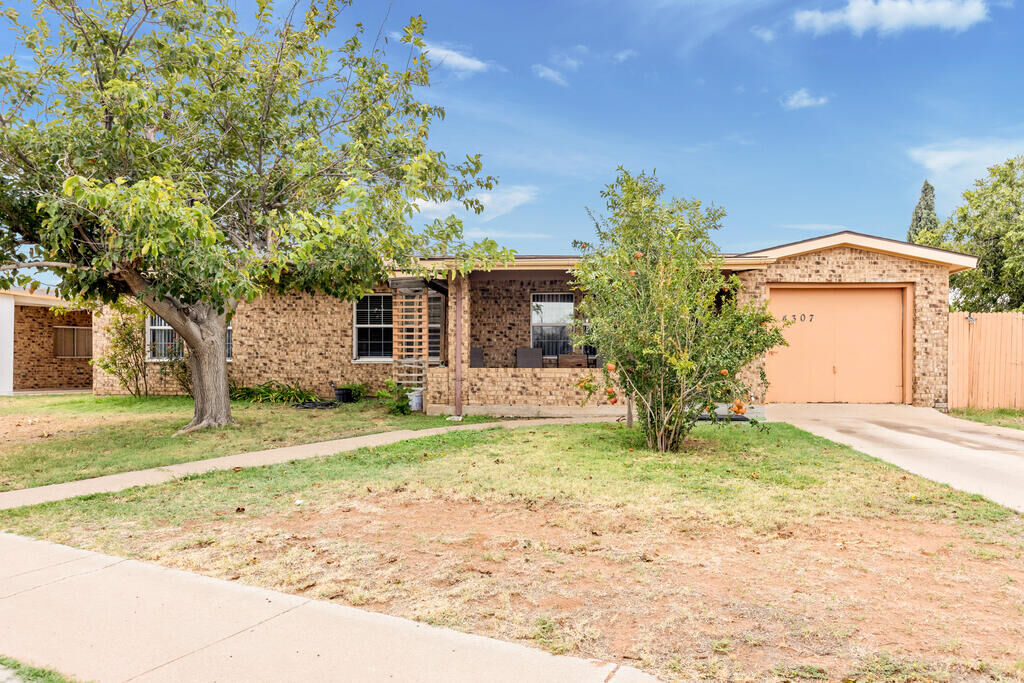 Property Photo: 4307 McKnight Dr TX 79762