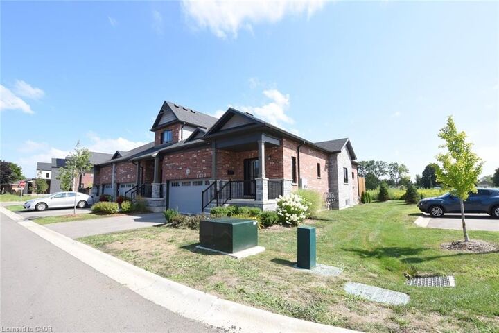 Property Photo:  6 Ironwood Street 71  ON N3Y 4Z6 